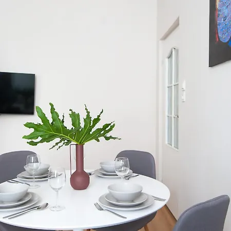 Emilia Apartment *
